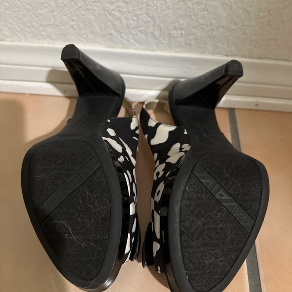 Sandals - Picture 6 of 6